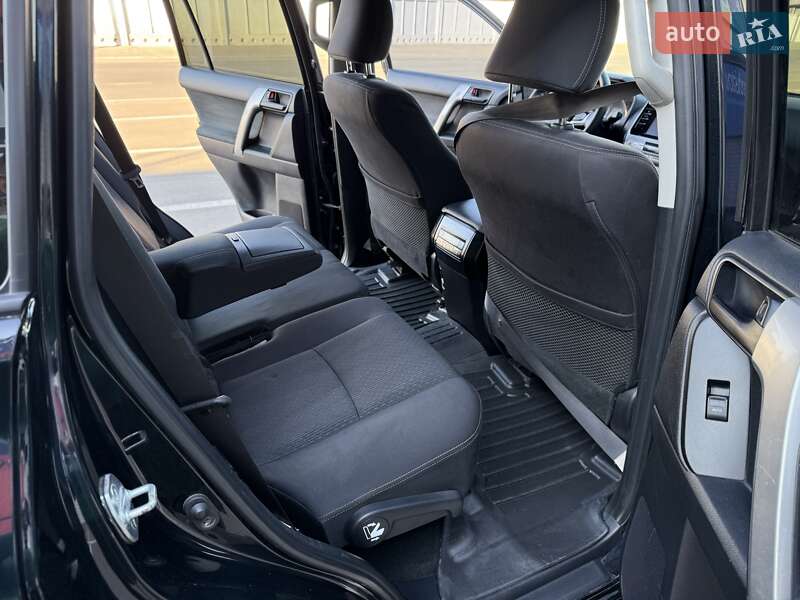 Внедорожник / Кроссовер Toyota Land Cruiser Prado 2021 в 
