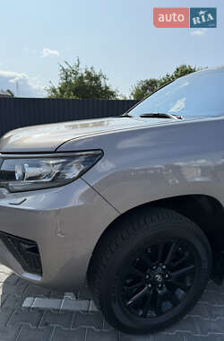 Внедорожник / Кроссовер Toyota Land Cruiser Prado 2021 в 