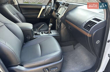 Внедорожник / Кроссовер Toyota Land Cruiser Prado 2020 в 