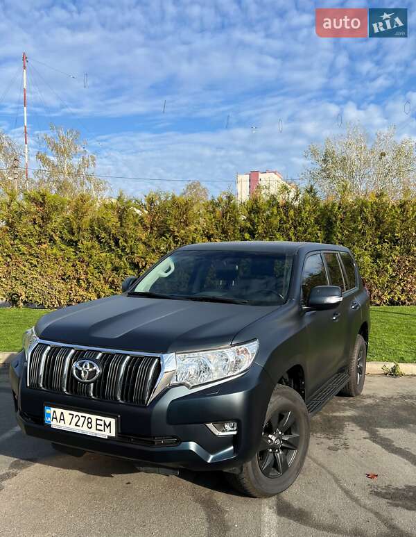 Внедорожник / Кроссовер Toyota Land Cruiser Prado 2019 в 