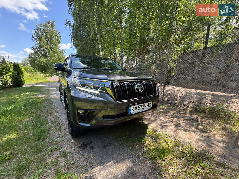 Позашляховик / Кросовер Toyota Land Cruiser Prado 2022 в Києві