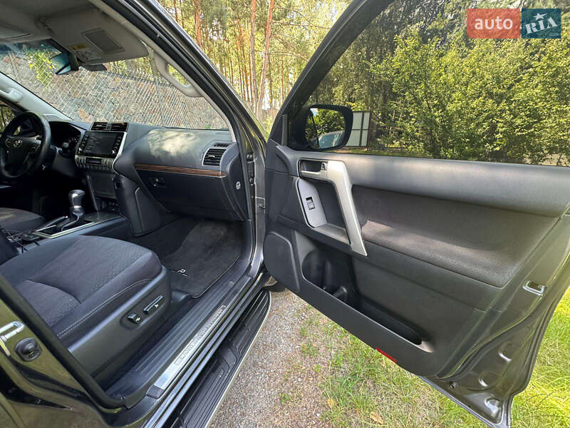 Позашляховик / Кросовер Toyota Land Cruiser Prado 2022 в Києві