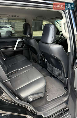 Позашляховик / Кросовер Toyota Land Cruiser Prado 2020 в 