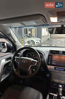 Внедорожник / Кроссовер Toyota Land Cruiser Prado 2021 в 