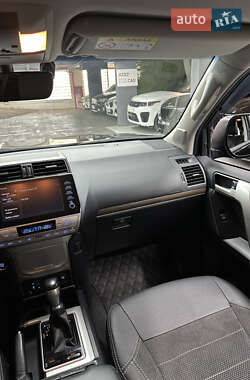 Внедорожник / Кроссовер Toyota Land Cruiser Prado 2021 в 