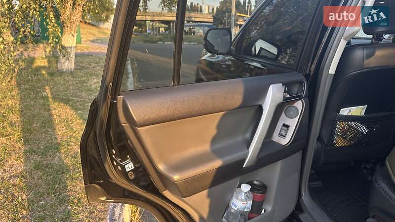Позашляховик / Кросовер Toyota Land Cruiser Prado 2013 в Києві