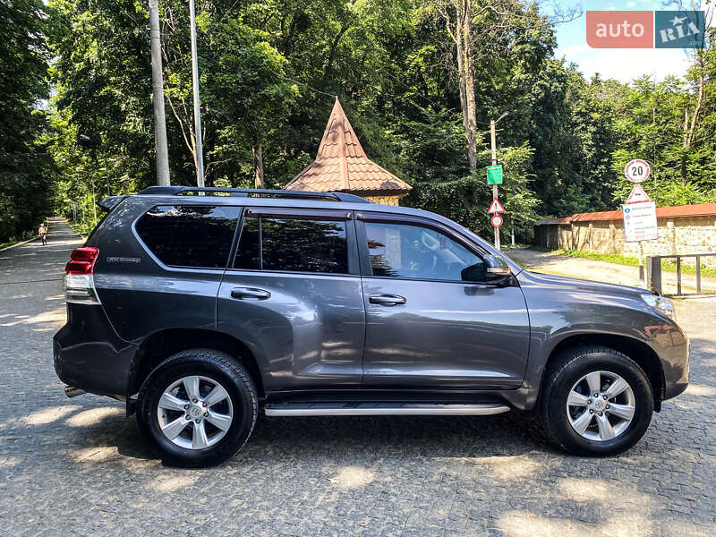 Внедорожник / Кроссовер Toyota Land Cruiser Prado 2011 в Черновцах