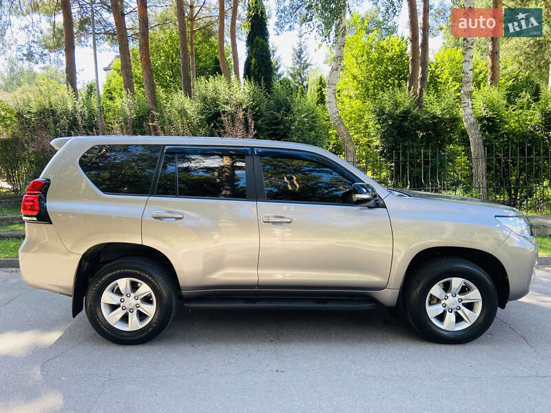 Позашляховик / Кросовер Toyota Land Cruiser Prado 2018 в Києві
