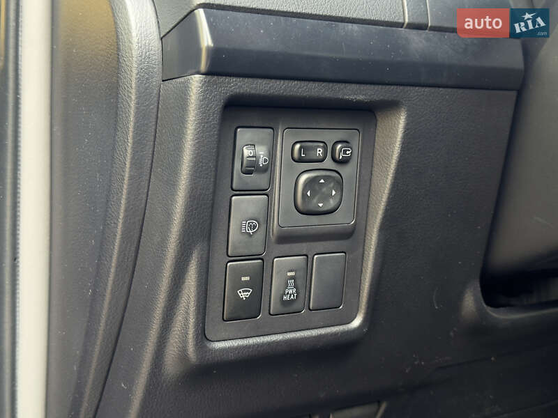 Позашляховик / Кросовер Toyota Land Cruiser Prado 2012 в Києві