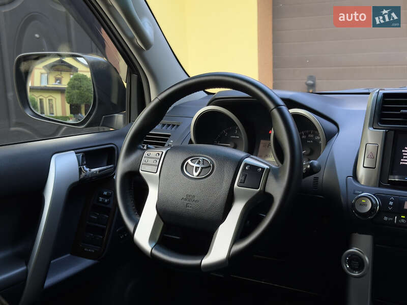 Позашляховик / Кросовер Toyota Land Cruiser Prado 2012 в Києві