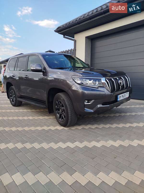 Toyota Land Cruiser Prado 2023