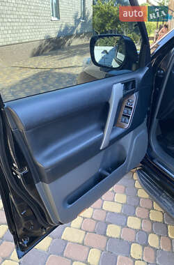 Внедорожник / Кроссовер Toyota Land Cruiser Prado 2012 в 