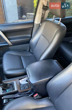 Внедорожник / Кроссовер Toyota Land Cruiser Prado 2012 в 