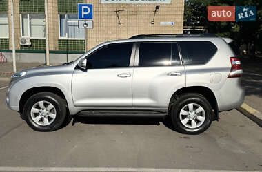 Позашляховик / Кросовер Toyota Land Cruiser Prado 2017 в 