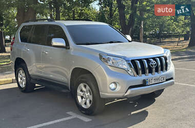 Позашляховик / Кросовер Toyota Land Cruiser Prado 2017 в 