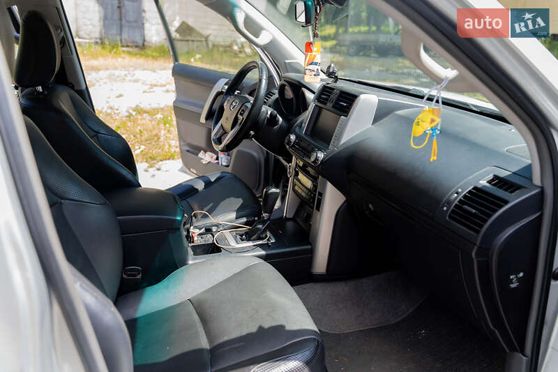 Внедорожник / Кроссовер Toyota Land Cruiser Prado 2012 в Звягеле