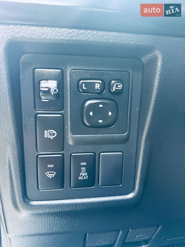 Позашляховик / Кросовер Toyota Land Cruiser Prado 2012 в Нижній Апші