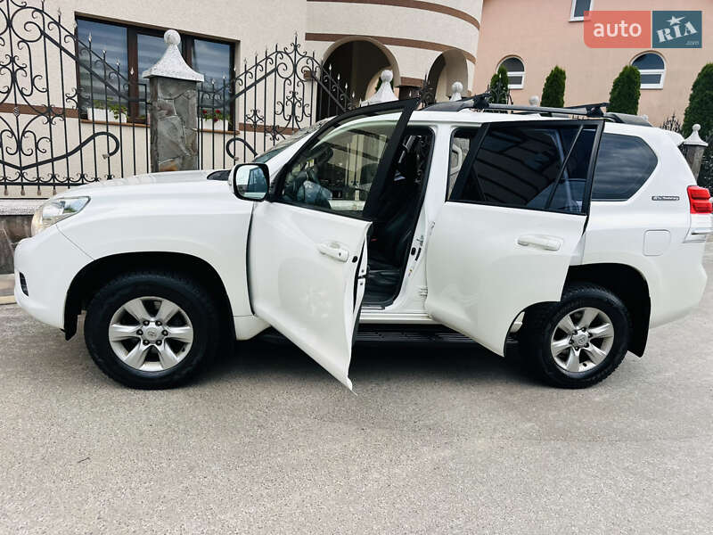 Позашляховик / Кросовер Toyota Land Cruiser Prado 2012 в Нижній Апші