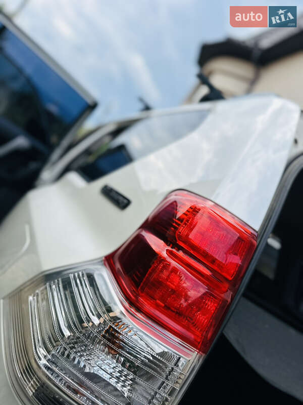 Позашляховик / Кросовер Toyota Land Cruiser Prado 2012 в Нижній Апші