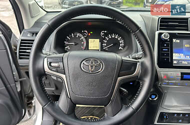 Позашляховик / Кросовер Toyota Land Cruiser Prado 2019 в  фото 28 Позашляховик / Кросовер Toyota Land Cruiser Prado 2019 в