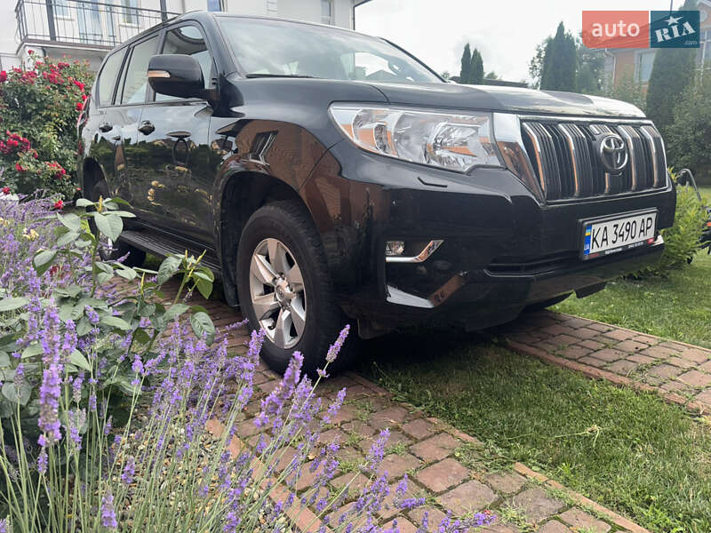 Внедорожник / Кроссовер Toyota Land Cruiser Prado 2020 в 