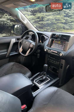 Внедорожник / Кроссовер Toyota Land Cruiser Prado 2011 в 