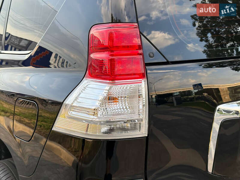 Внедорожник / Кроссовер Toyota Land Cruiser Prado 2010 в Днепре