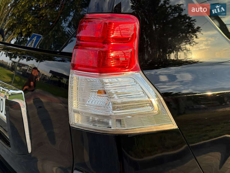Внедорожник / Кроссовер Toyota Land Cruiser Prado 2010 в Днепре