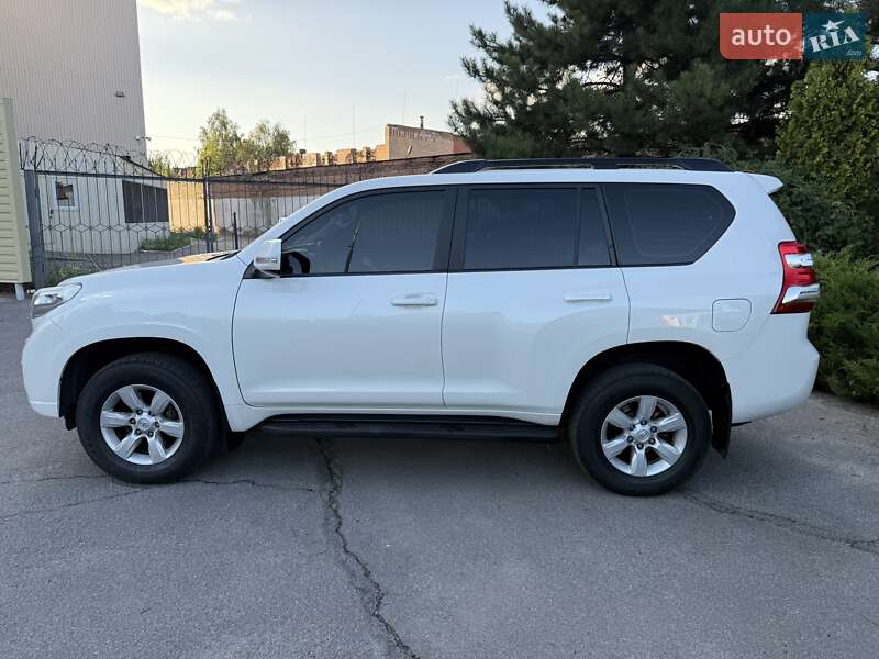 Позашляховик / Кросовер Toyota Land Cruiser Prado 2014 в Полтаві