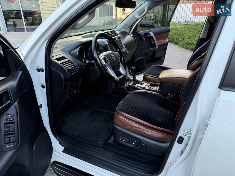 Позашляховик / Кросовер Toyota Land Cruiser Prado 2014 в Полтаві