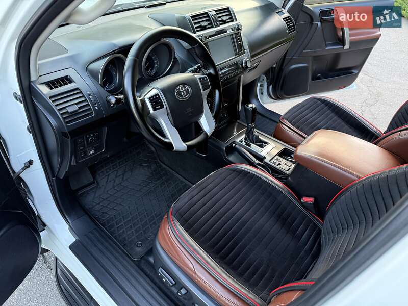 Позашляховик / Кросовер Toyota Land Cruiser Prado 2014 в Полтаві