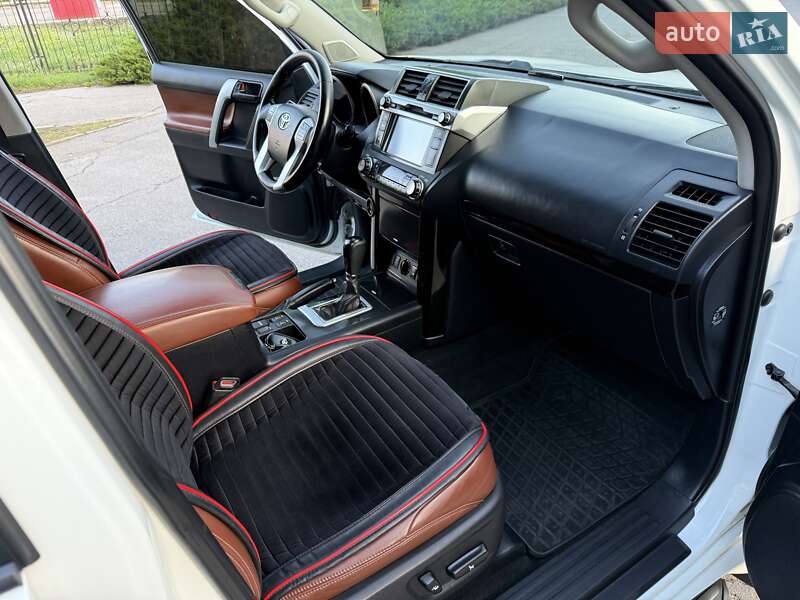 Позашляховик / Кросовер Toyota Land Cruiser Prado 2014 в Полтаві