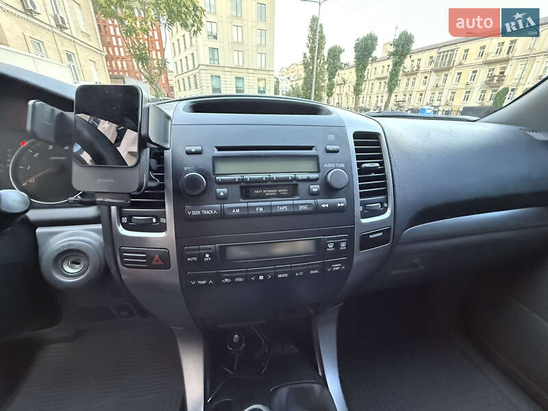 Позашляховик / Кросовер Toyota Land Cruiser Prado 2004 в Києві