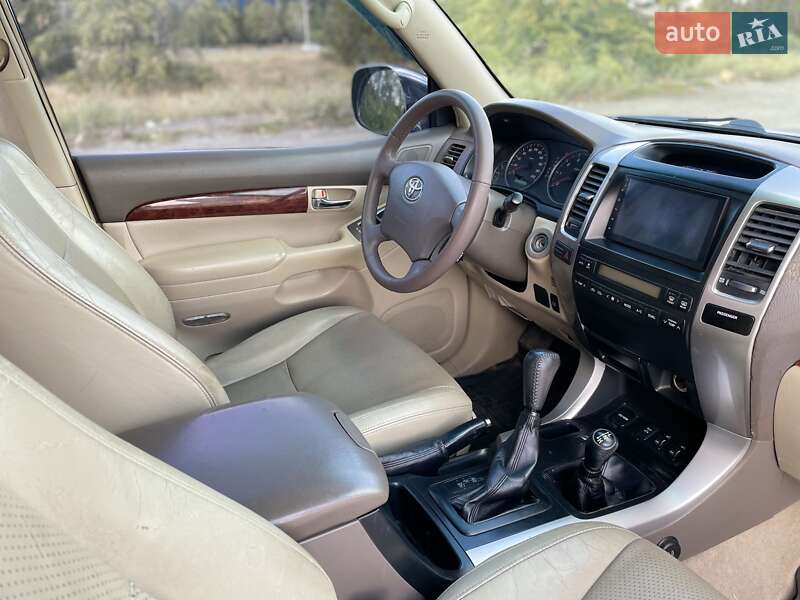 Внедорожник / Кроссовер Toyota Land Cruiser Prado 2005 в Днепре