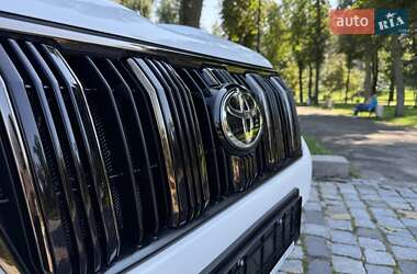 Внедорожник / Кроссовер Toyota Land Cruiser Prado 2021 в 