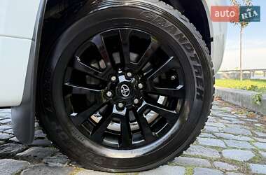 Внедорожник / Кроссовер Toyota Land Cruiser Prado 2021 в 