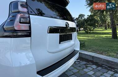 Внедорожник / Кроссовер Toyota Land Cruiser Prado 2021 в 