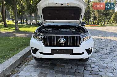 Внедорожник / Кроссовер Toyota Land Cruiser Prado 2021 в 