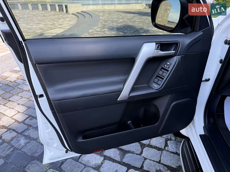 Внедорожник / Кроссовер Toyota Land Cruiser Prado 2021 в Киеве фото 61 Внедорожник / Кроссовер Toyota Land Cruiser Prado 2021 в Киеве