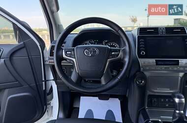 Внедорожник / Кроссовер Toyota Land Cruiser Prado 2021 в 