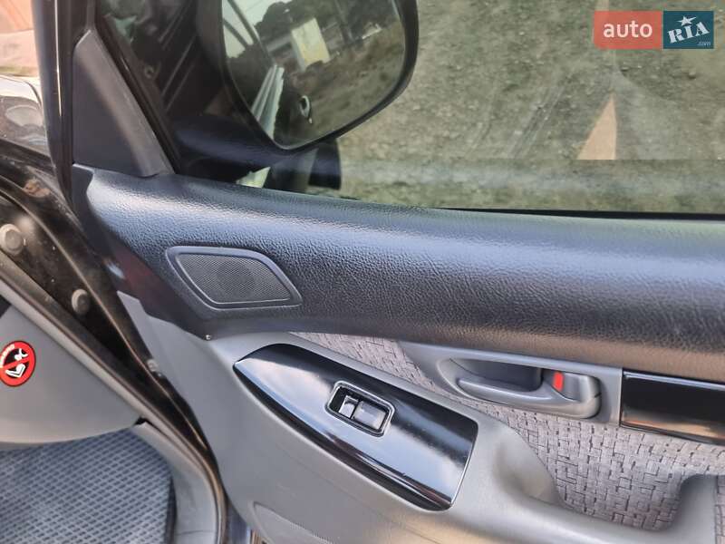 Внедорожник / Кроссовер Toyota Land Cruiser Prado 2004 в Черновцах