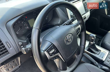Внедорожник / Кроссовер Toyota Land Cruiser Prado 2019 в 