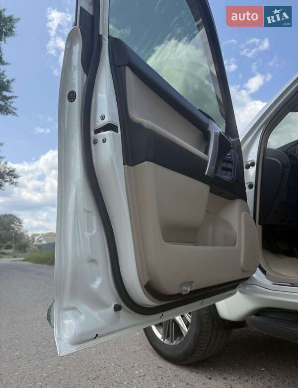 Внедорожник / Кроссовер Toyota Land Cruiser Prado 2010 в Изюме