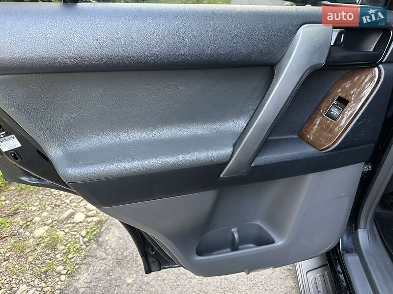 Позашляховик / Кросовер Toyota Land Cruiser Prado 2010 в Івано-Франківську