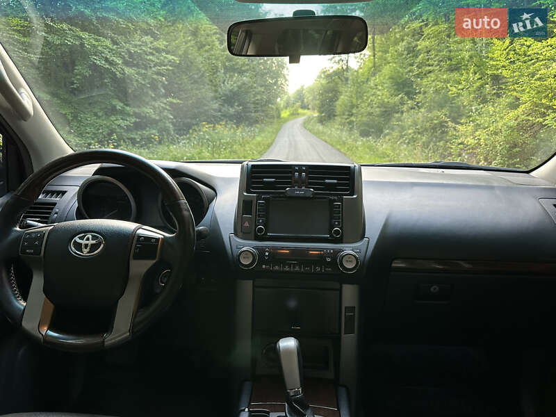 Позашляховик / Кросовер Toyota Land Cruiser Prado 2010 в Івано-Франківську