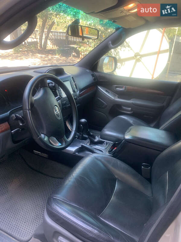 Внедорожник / Кроссовер Toyota Land Cruiser Prado 2005 в Днепре