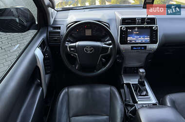 Внедорожник / Кроссовер Toyota Land Cruiser Prado 2019 в 