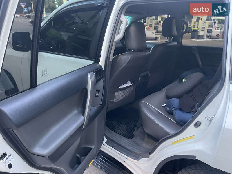 Позашляховик / Кросовер Toyota Land Cruiser Prado 2011 в Києві фото 17 Позашляховик / Кросовер Toyota Land Cruiser Prado 2011 в Києві