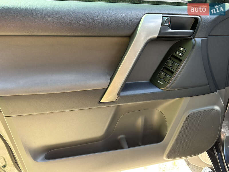 Внедорожник / Кроссовер Toyota Land Cruiser Prado 2012 в Киеве