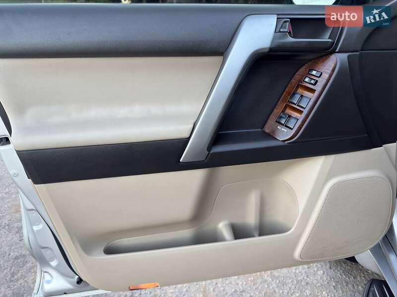 Внедорожник / Кроссовер Toyota Land Cruiser Prado 2011 в Ахтырке фото 23 Внедорожник / Кроссовер Toyota Land Cruiser Prado 2011 в Ахтырке